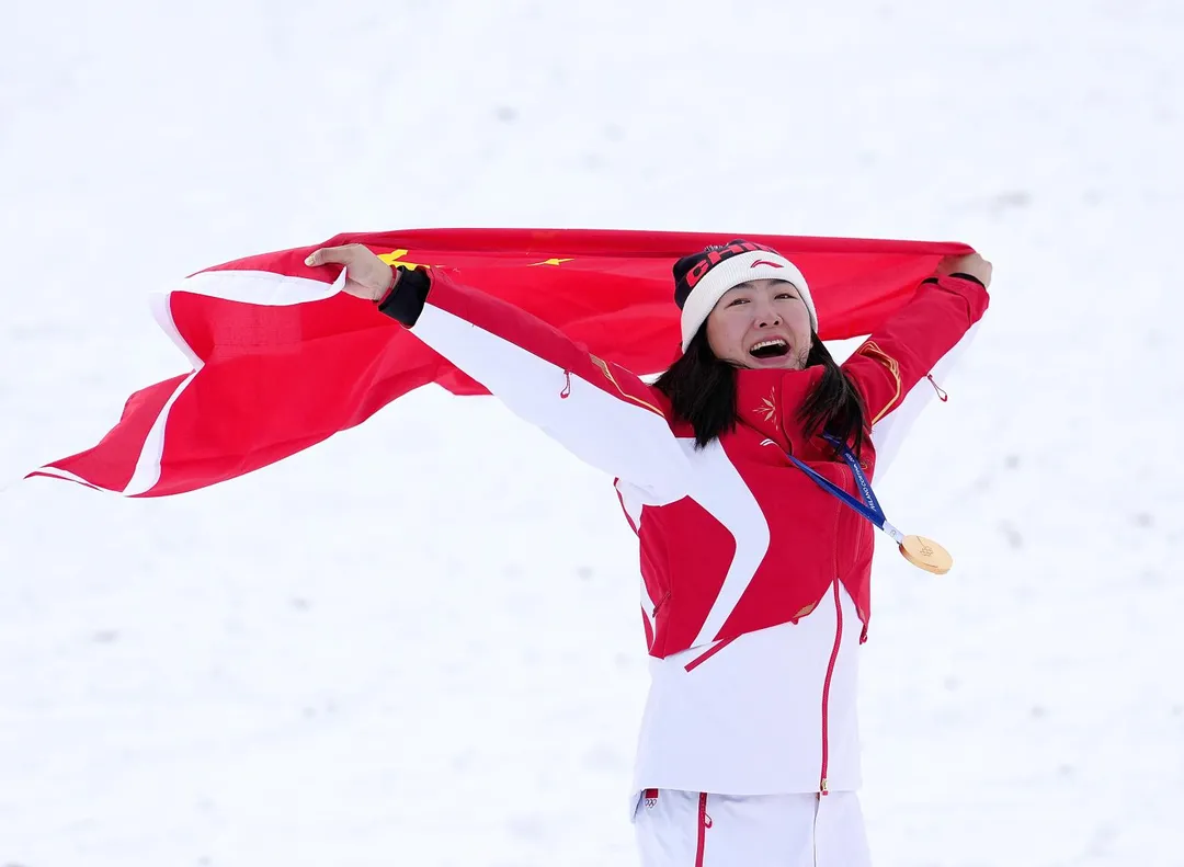 徐夢桃18日在自由式滑雪女子空中技巧決賽中奪冠。（圖／新華社）