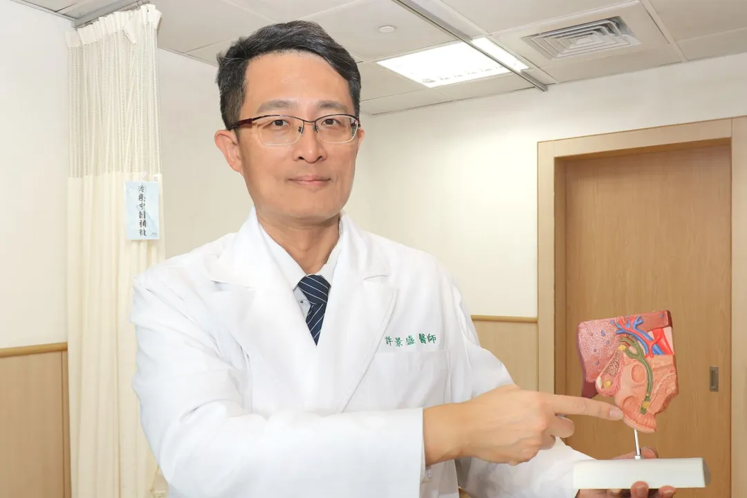 許主任提醒春節切勿暴飲暴食，讓胰臟炎在馬年「來拜年」。（圖／台中慈濟醫院）
