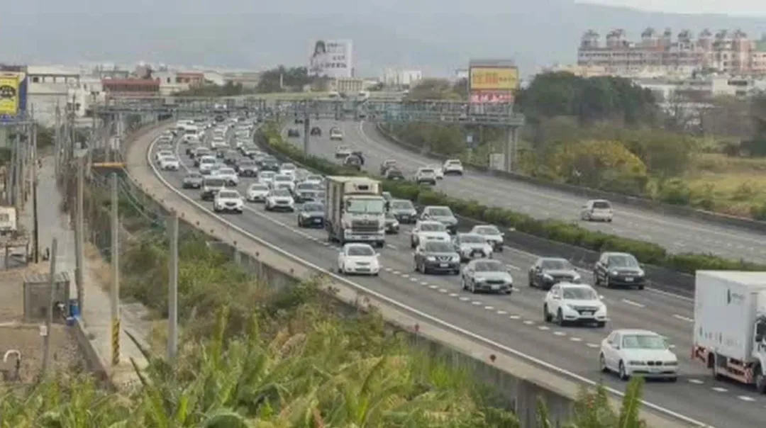 高公局預估搭乘大客車往返北宜可較自行開車約節省30分鐘以上。（示意圖／中天新聞）