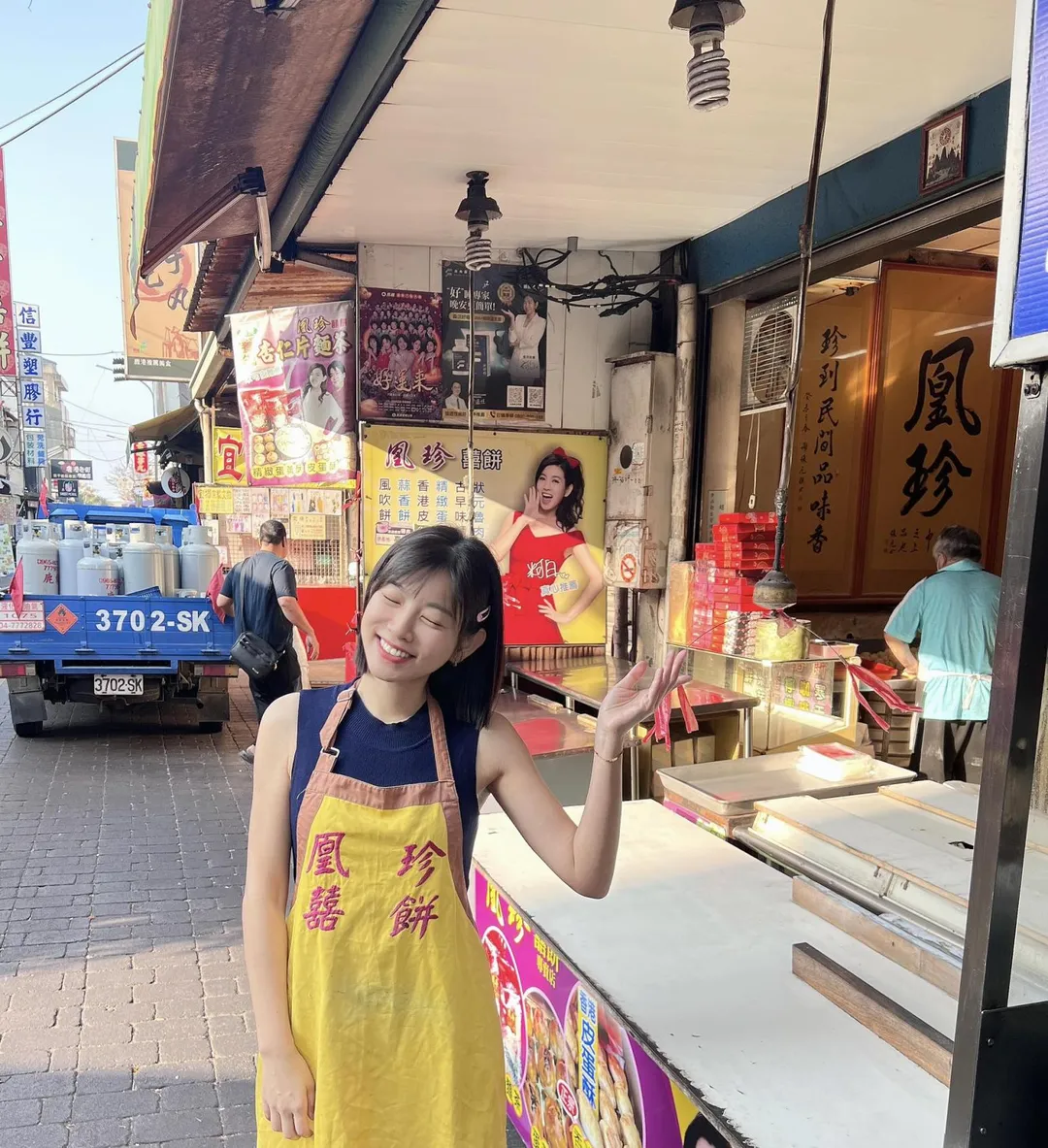 米可白每年農曆春節都會特地返鄉幫忙賣餅，也成為當地著名的打卡景點。（圖／翻攝米可白臉書）
