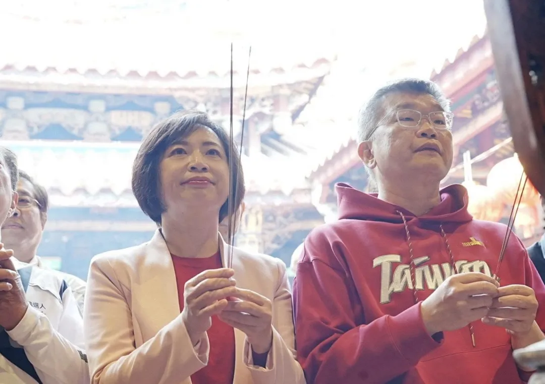 蔡其昌為何欣純拉票。（圖／何欣純臉書）
