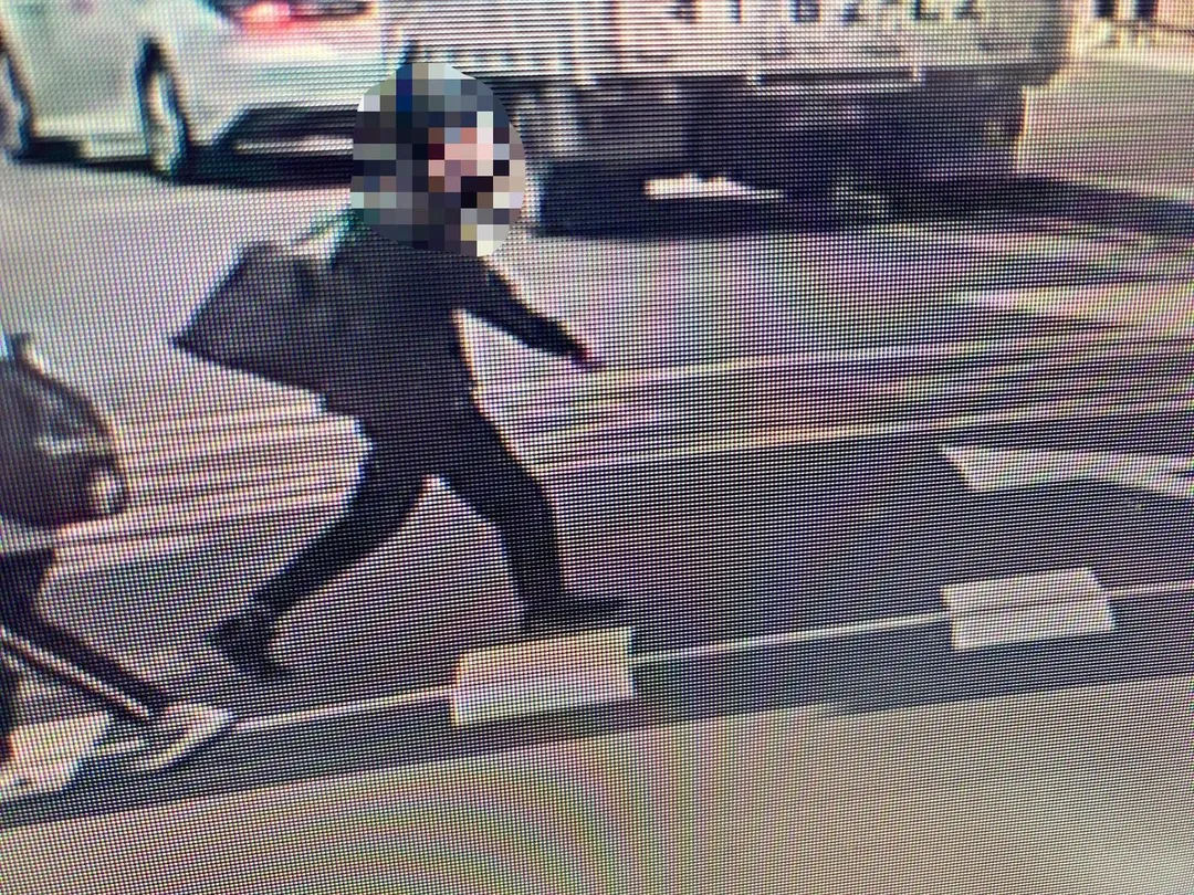 犯嫌行經公園路、許昌街口。(圖/警方提供)