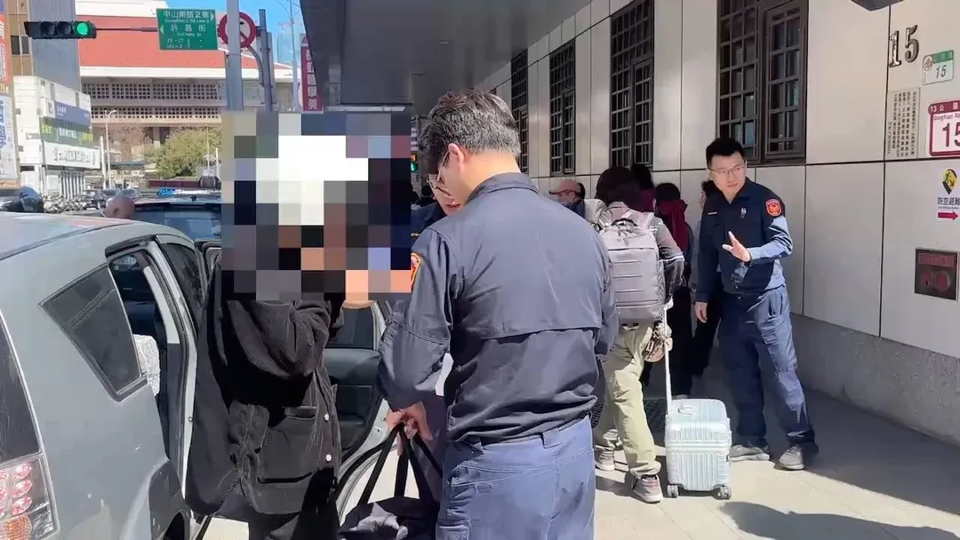 中正一警跨縣市逮捕北車持刀男。（圖／警方提供，以下相同）