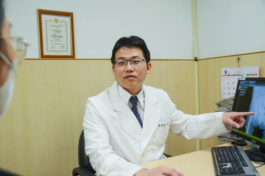 李奕澄醫師看診示意照。（圖／台北慈濟醫院）