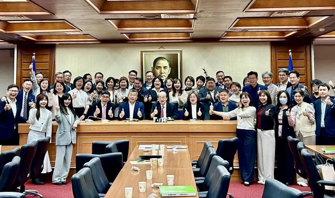 民進黨新任立院黨團總召蔡其昌24日晚間在臉書發文。（圖／蔡其昌臉書）