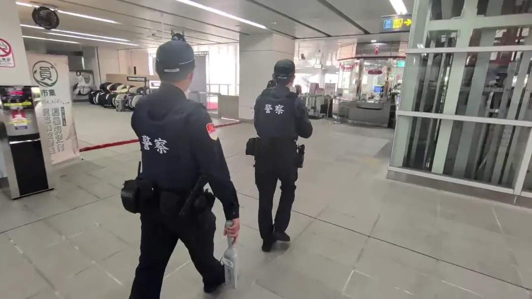 台中捷運警察隊25日巡邏畫面。（圖／中天新聞）