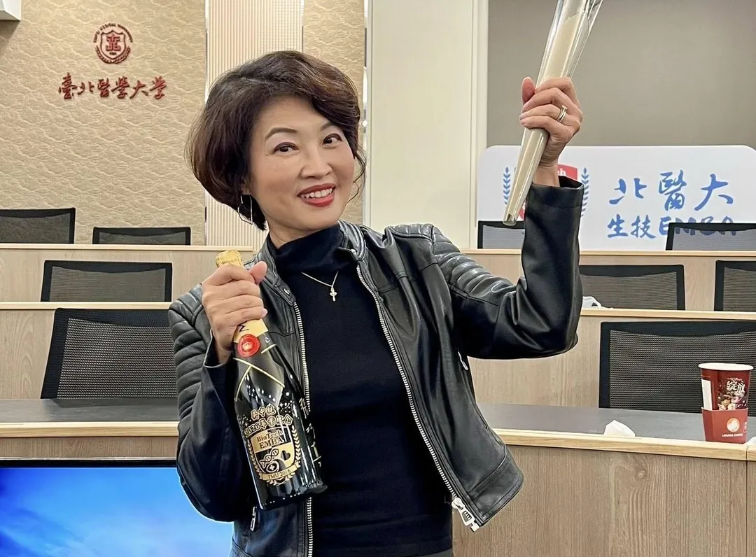 56歲前新聞主播吳中純罹患淋巴癌不幸病逝。(圖/翻攝自吳中純臉書)