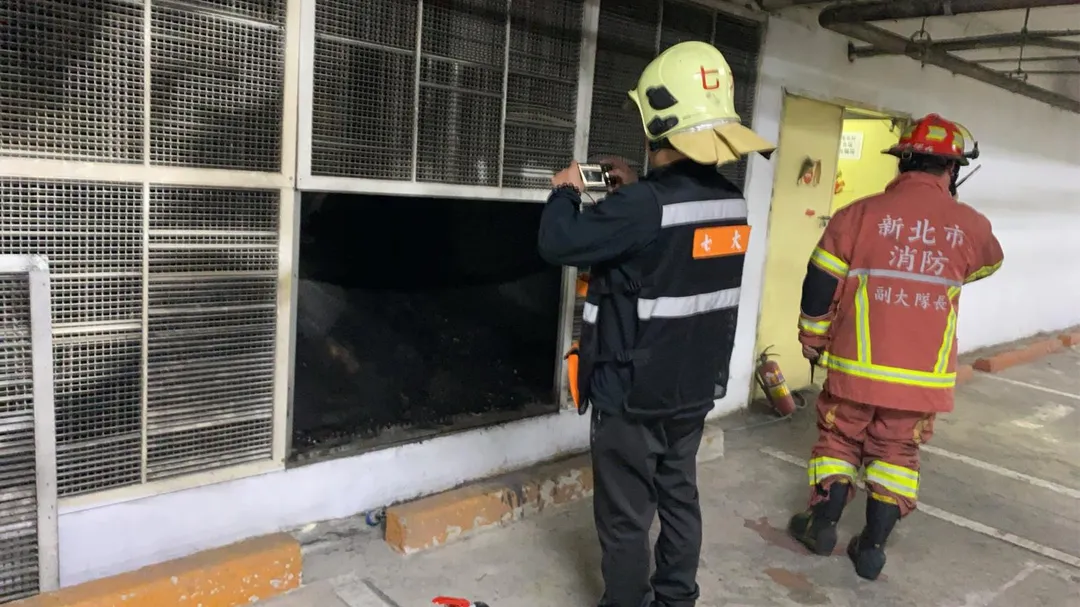 經查是機房冒煙，警消到場前，已被撲滅。（圖／民眾提供）