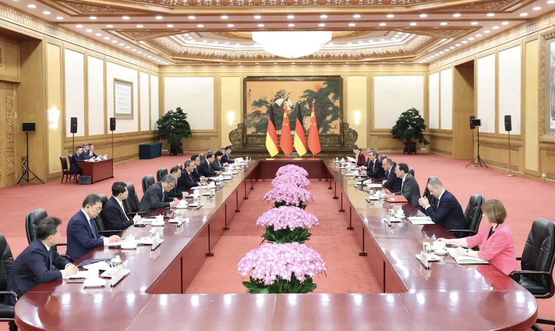大陸國務院總理李強和德國總理梅爾茨會談。（圖／新華社）