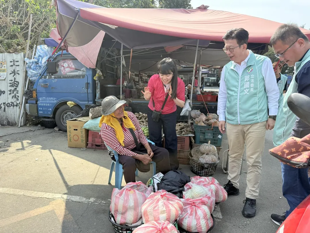 民進黨前立委高嘉瑜26日南下台南幫黨籍市議員參選人輔選。(圖/郭國文臉書)