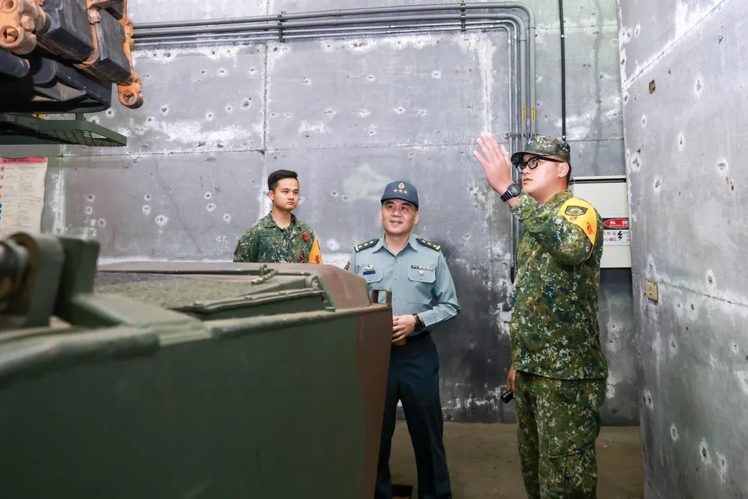 呂坤修上將視導第269旅M1A2T戰車連。(圖/陸軍司令部)