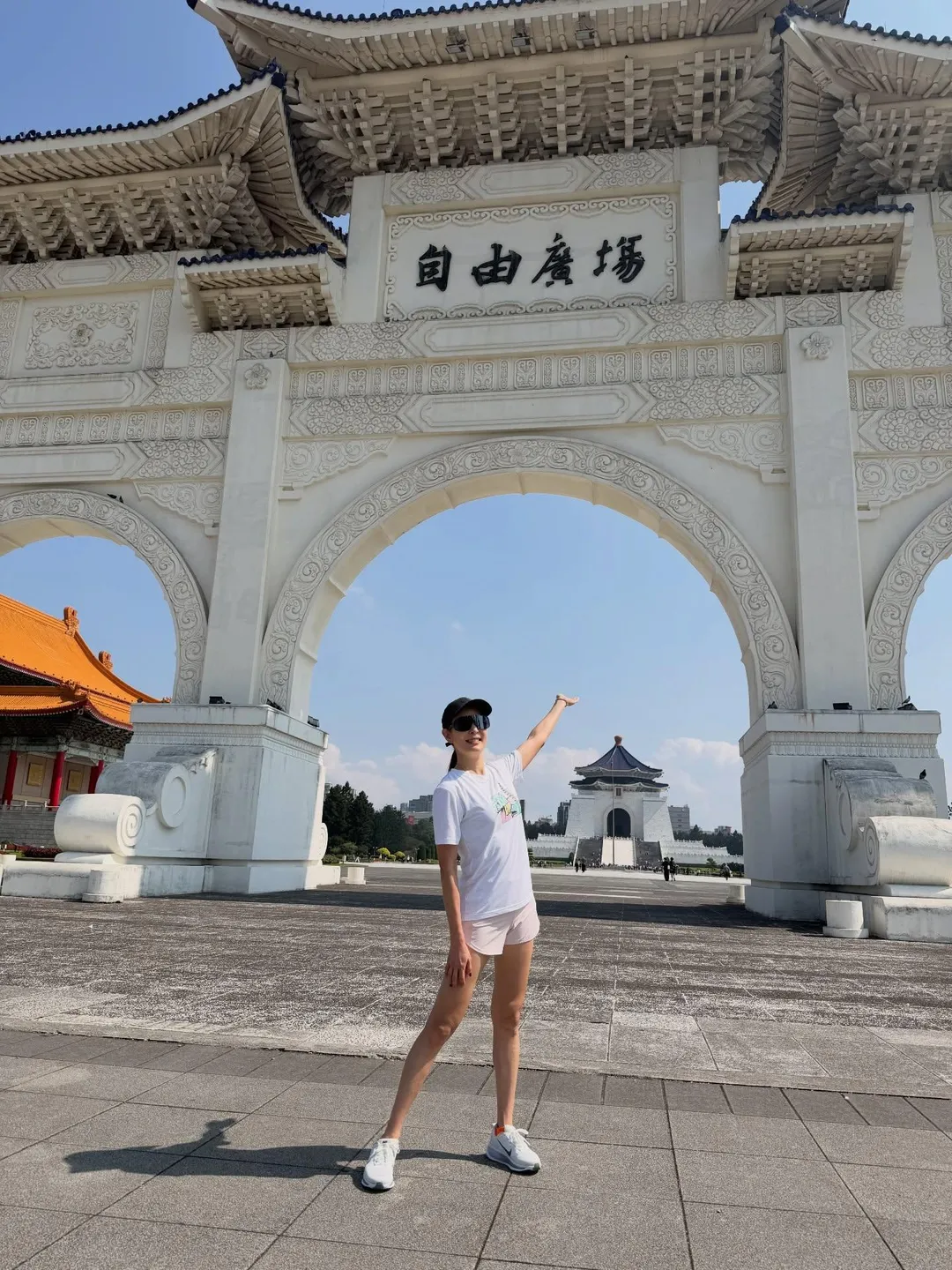 賈永婕在中正紀念堂前留影。(翻攝自賈永婕臉書)