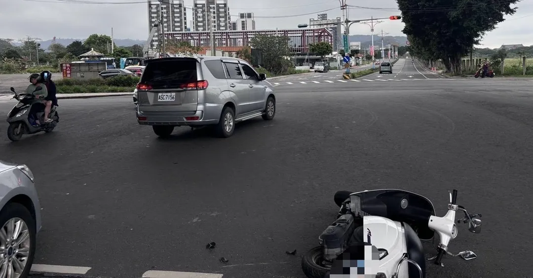 機車女騎士當場死亡。(圖/翻攝畫面)