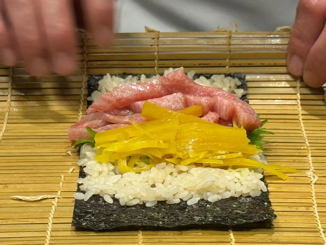 作壽司捲。（圖／黃宏輝提供）