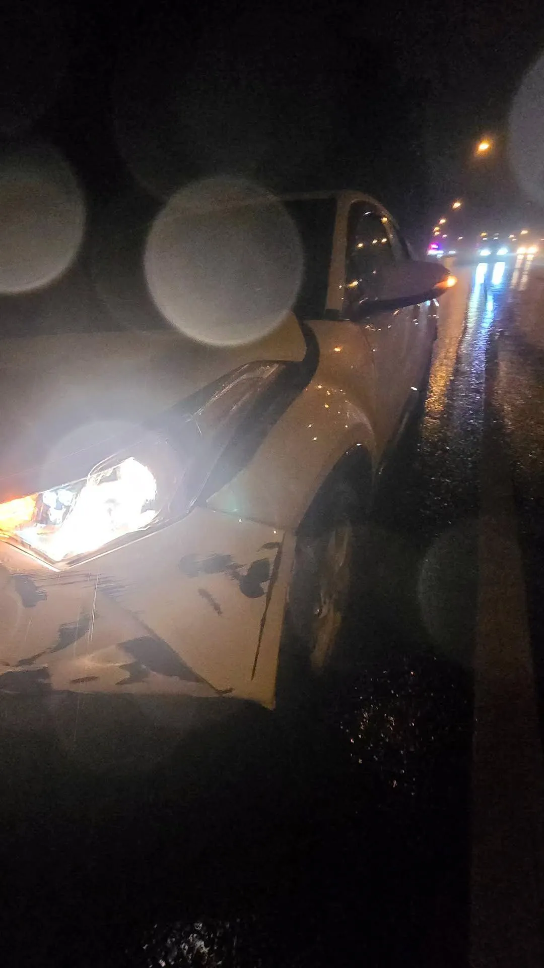 葉秉桓的愛車受損。(圖/葉秉桓IG)