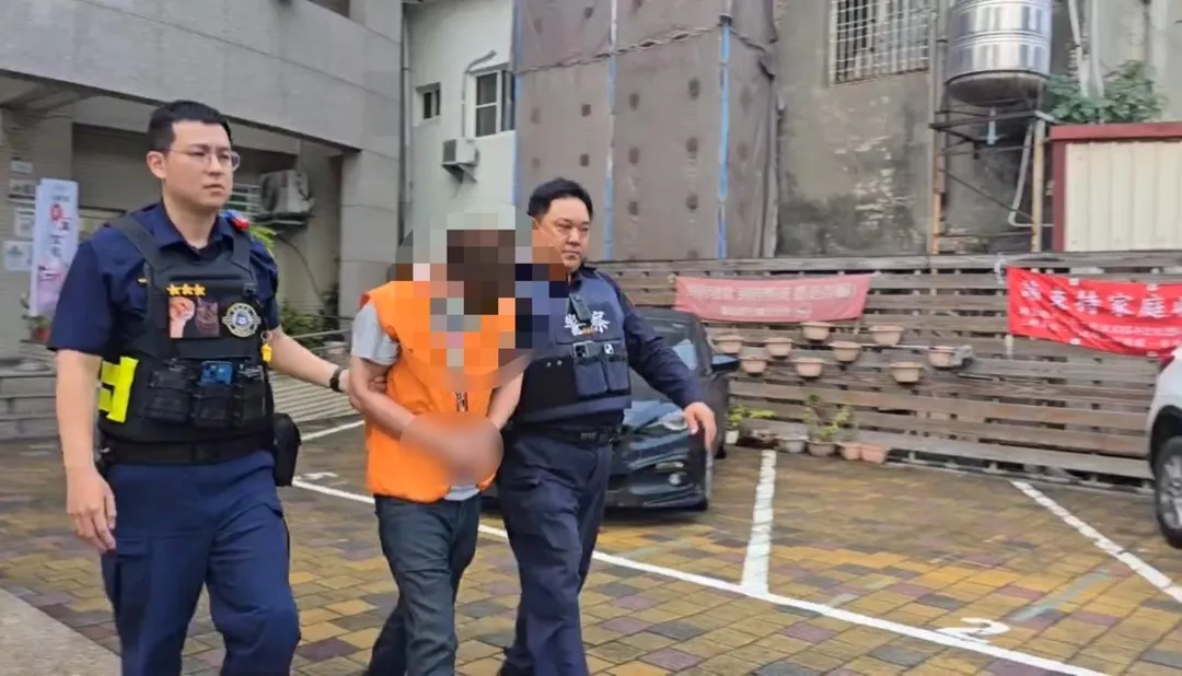 醉男遭警方依傷害罪嫌送辦。(圖/翻攝畫面)