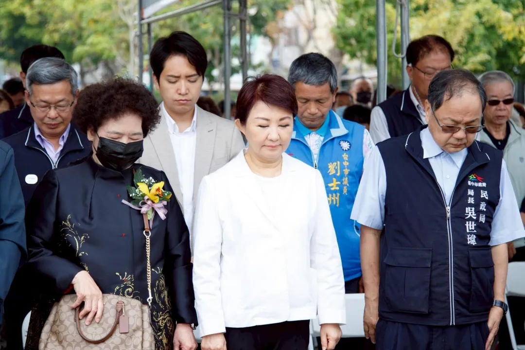 盧秀燕今出席二二八紀念碑前舉行和平紀念追思會。(圖/台中市府提供)