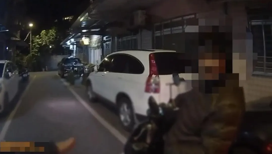 男子因涉案通緝企圖逃逸。（圖／翻攝畫面）