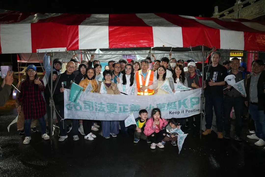 柯文哲228當天騎單車,早上從台北出發,今晨(3月1日)3時46分抵達高雄。(翻攝自柯文哲臉書)
