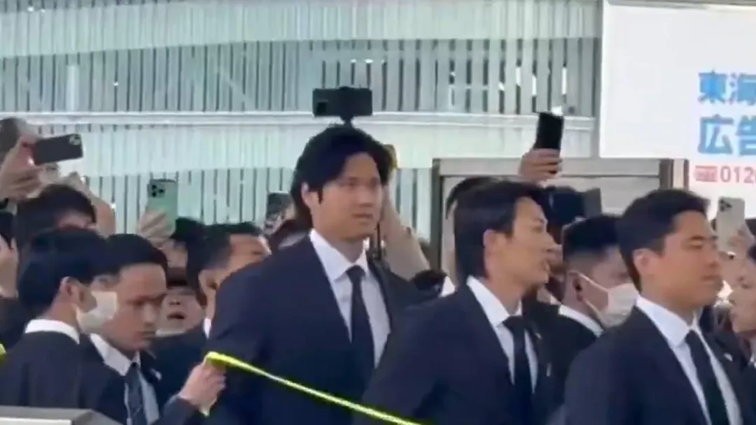 大谷翔平隨隊搭新幹線。（圖／翻攝自社群平台X）