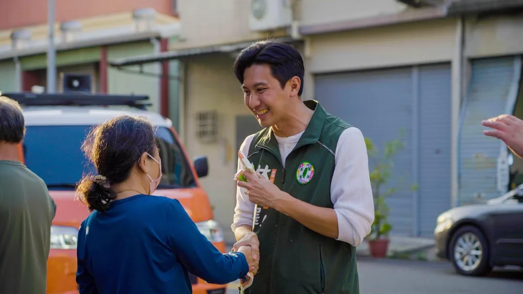 民進黨前鎮小港區市議員擬參選人林浤澤被爆出詐領保險金過往。（圖／林浤澤臉書）