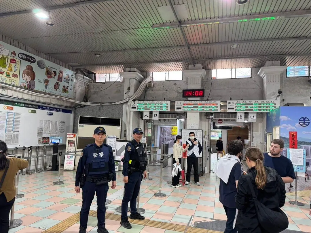 警方辦案畫面。(圖/警方提供)