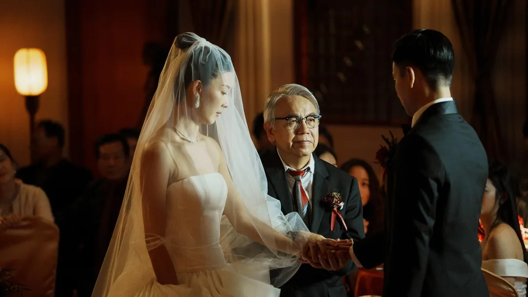 余香凝、田啟文在《雙囍》飾演的父女情深圈粉無數，兩人承諾破億親自來台謝票。（圖／水花電影 提供）