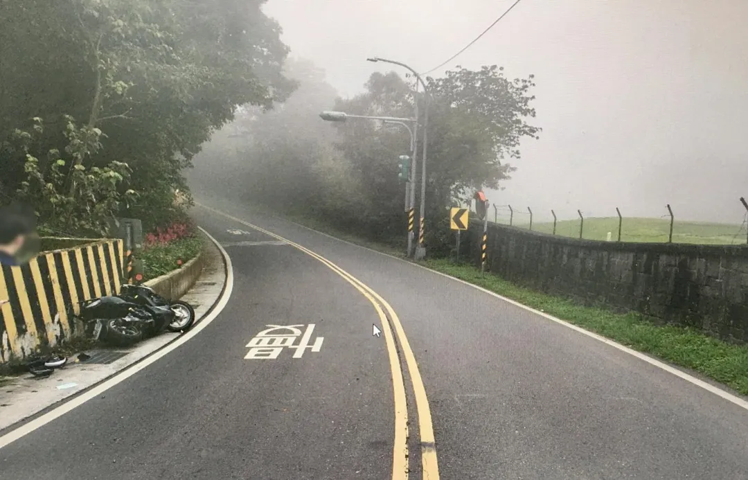 淡水山區昨日發生一起車禍。（圖／翻攝畫面）