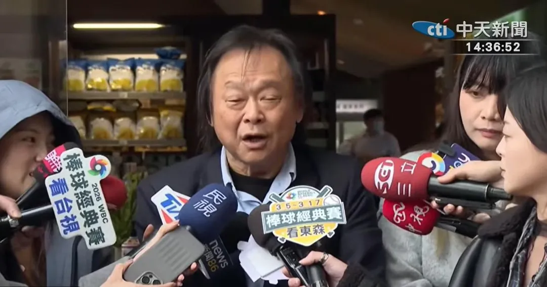 民進黨立委王世堅清唱童安格的〈忘不了〉。（圖／中天新聞）