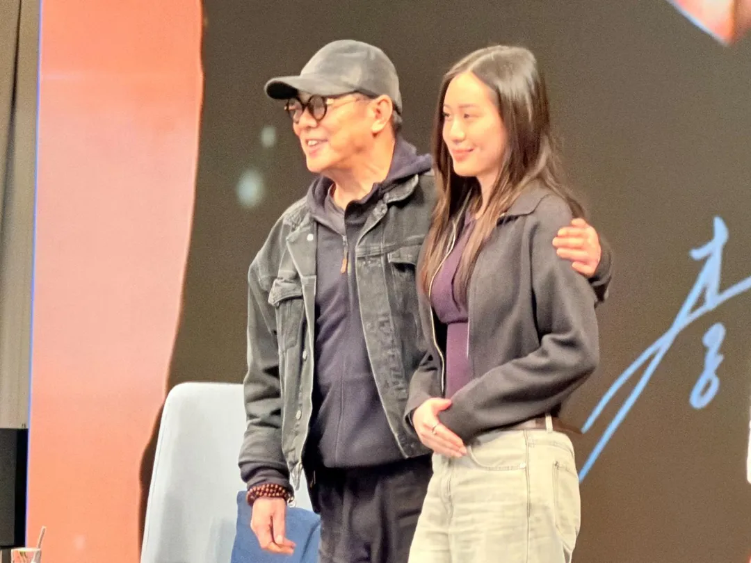 李連杰今日帶著22歲的小女兒Jada一同來台。（圖／記者 伍映澄 攝）