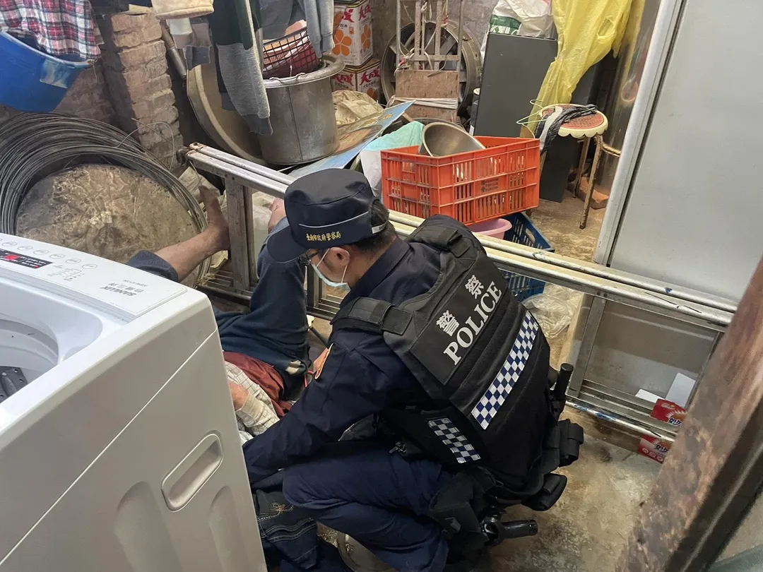 警消救援畫面。（圖／中天新聞）