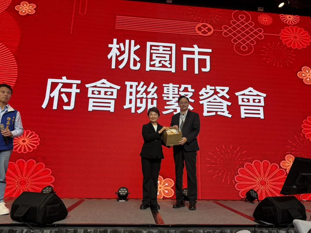 張善政率桃園市府團隊赴台中參訪，並與盧秀燕和台中市府團隊交流，引發外界聯想。（圖／讀者提供）