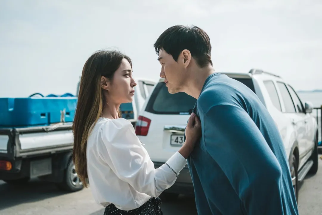 李珉廷（左）與劉智泰（右）在《反派們》中有精彩對手戲。(圖／TVING | HBO Max提供)