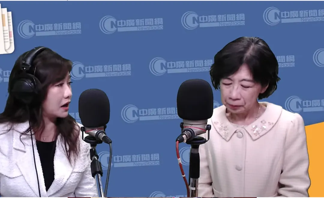 陳佩琪淚灑錄音室。（圖／中廣千秋萬事節目）