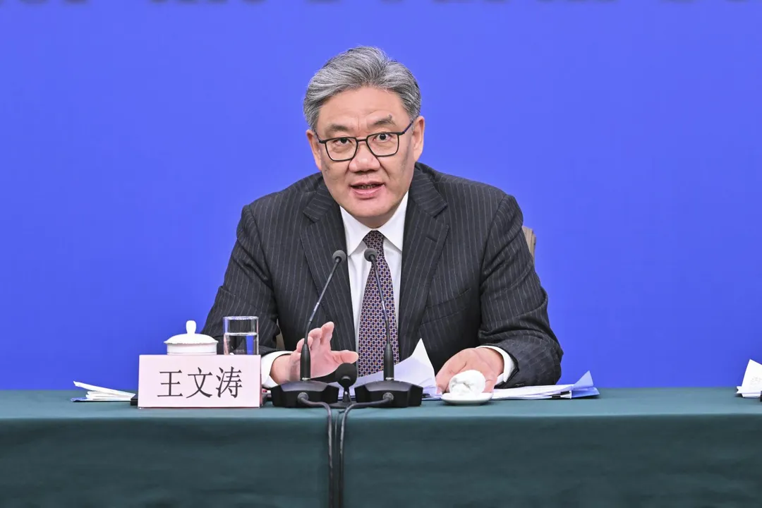 陸商務部長王文濤以「西方不亮東方亮」形容大陸外貿底氣。（圖／新華社）