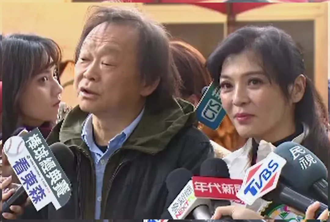王世堅今陪同松山信義區議員擬參選人呂瀅瀅掃街。(圖/中天新聞)