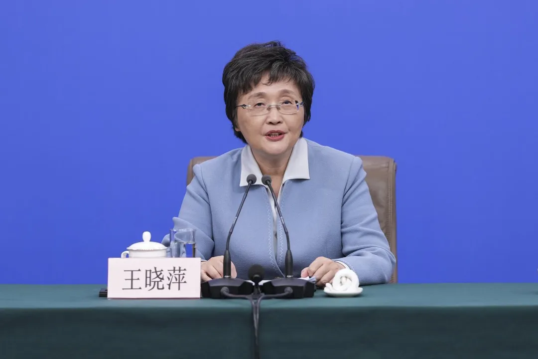 陸人力資源和社會保障部部長王曉萍回應就業問題。（圖／新華社）