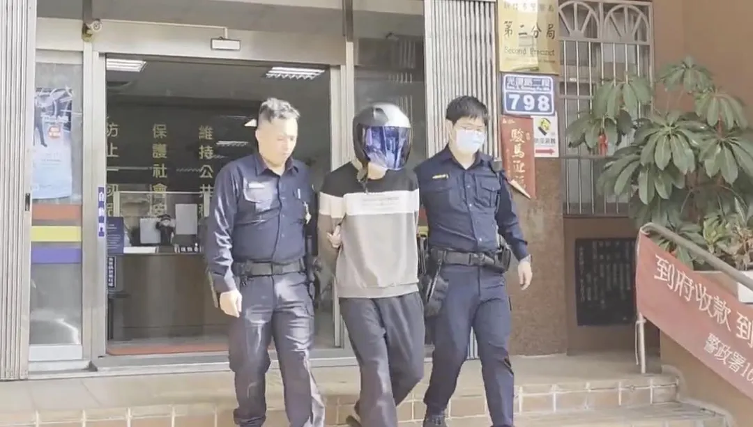 嫌犯無照又持毒遭移送地檢署。（圖／翻攝畫面）