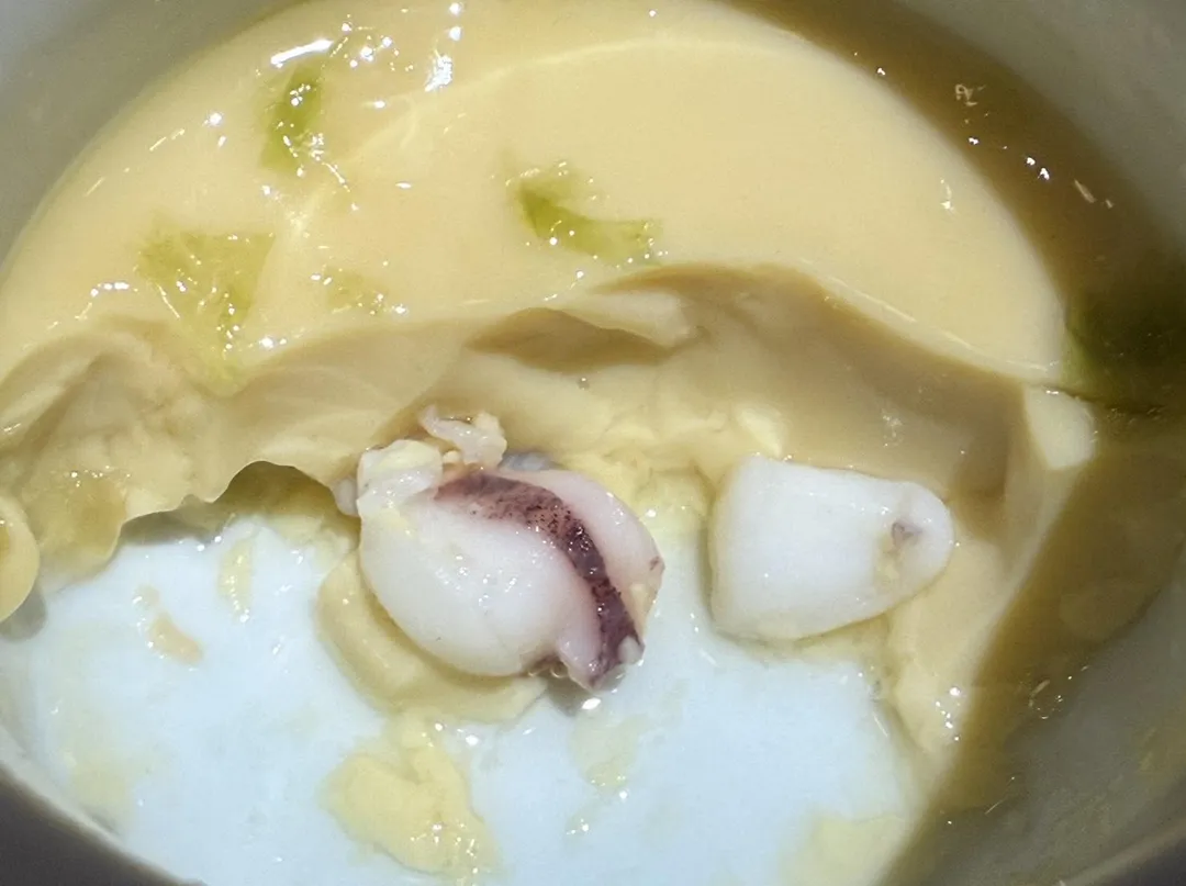 蛋中軟絲。（圖／黃宏輝提供）