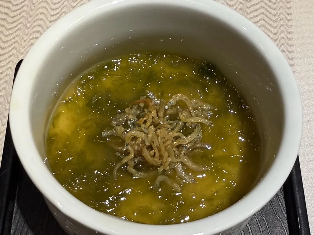 炸吻仔魚紫菜軟絲蒸蛋。（圖／黃宏輝提供）