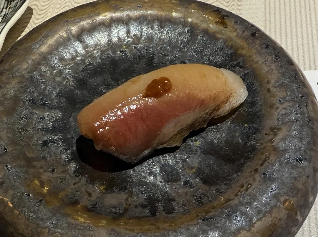 炙燒青魽辣豆瓣醬。（圖／黃宏輝提供）
