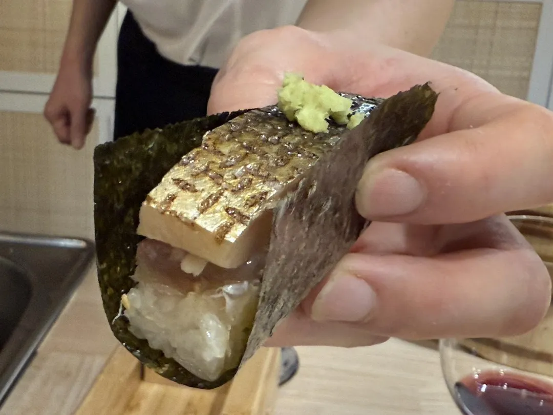 鯖魚押壽司海苔捲。（圖／黃宏輝提供）