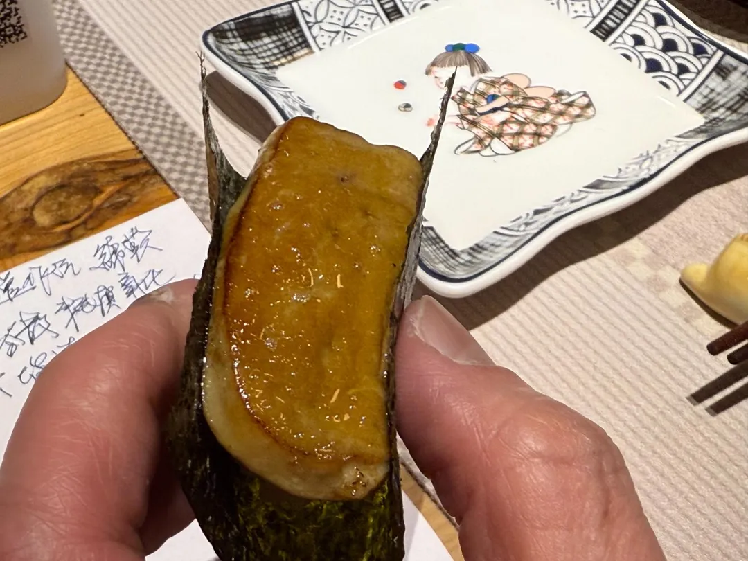 鴨肝壽司捲。（圖／黃宏輝提供）