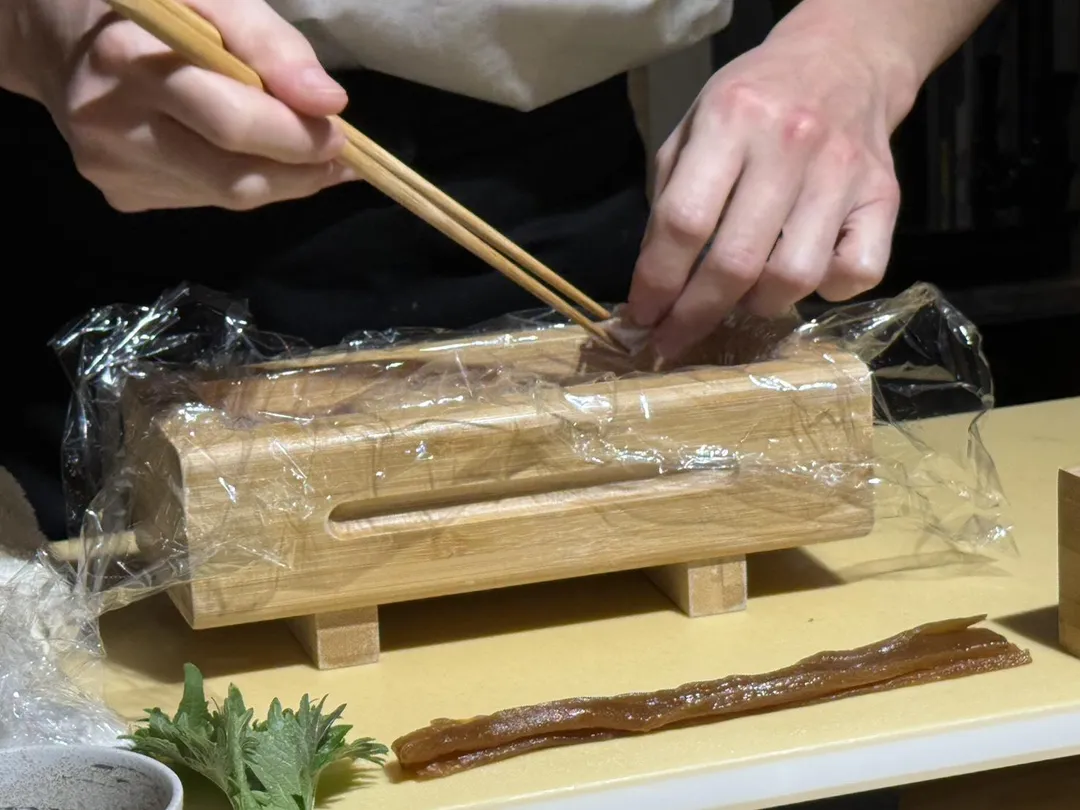 填入餡料。（圖／黃宏輝提供）