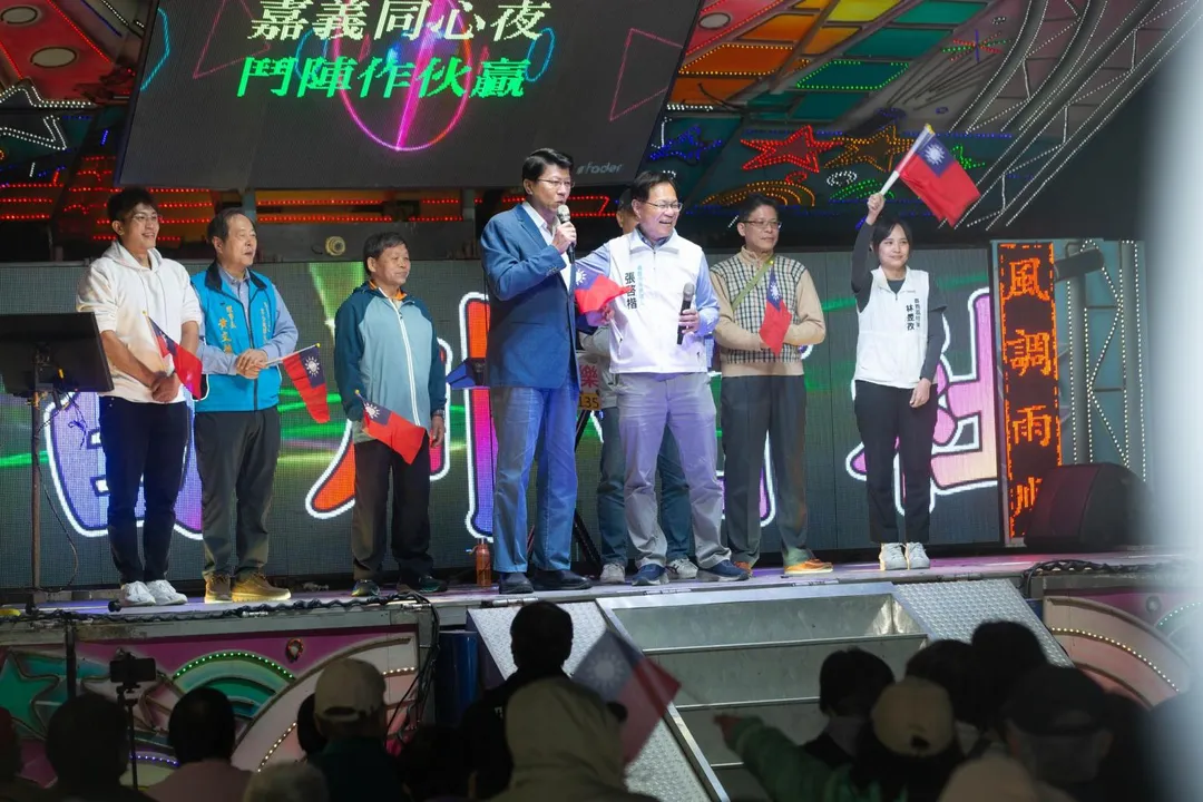 謝龍介７日晚為民眾黨嘉義市選將站台，推薦張啓楷在立法院表現優秀。（翻攝自張啓楷臉書）