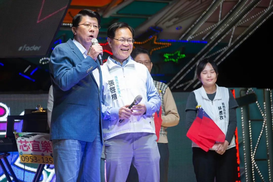 謝龍介７日晚為民眾黨嘉義市選將站台，推薦張啓楷在立法院表現優秀。（翻攝自張啓楷臉書）
