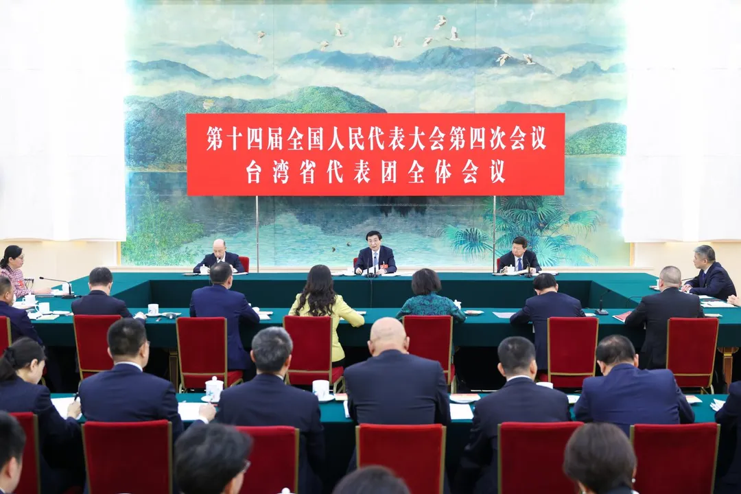 3月7日，王滬寧參加全國人大「台灣代表團」審議。（圖／新華社）