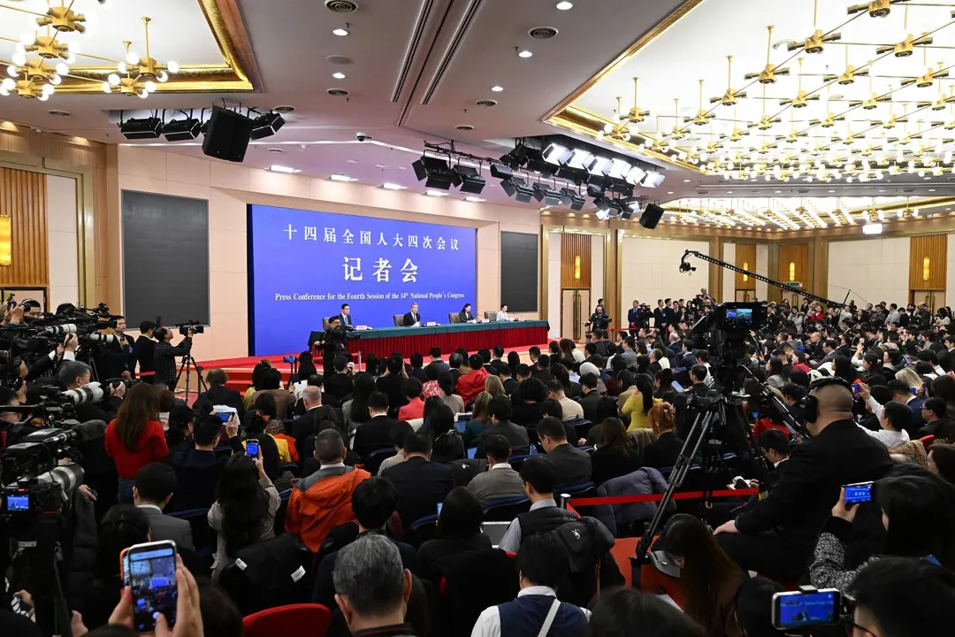 王毅就「中國外交政策和對外關係」問題回答記者提問。（圖／新華社）
