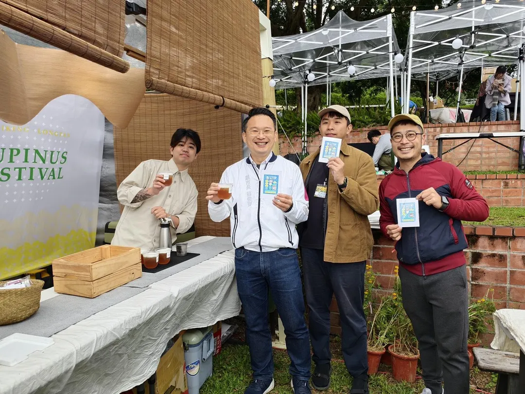 魯冰花季結合天穿日，桃園市副市長蘇俊賓鼓勵民眾來賞景。（桃園市政府客家事務局提供）