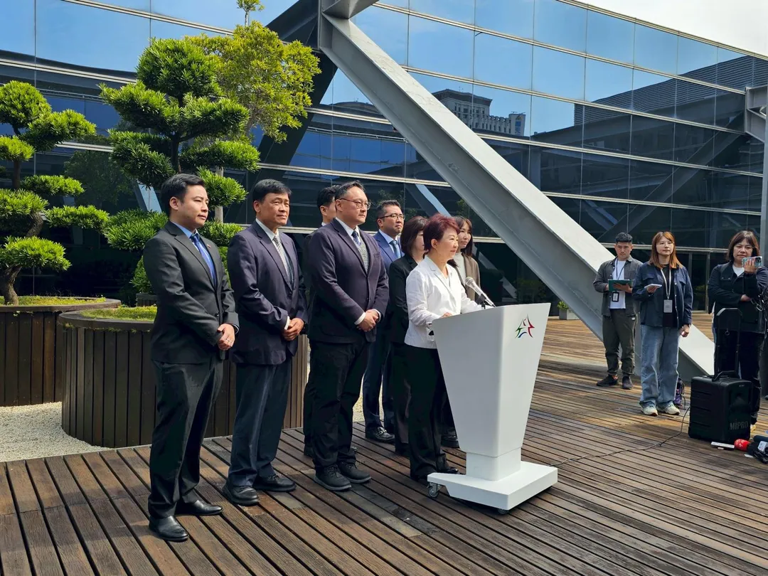 被問到此行有跟鄭麗文交換意見嗎，盧秀燕強調，因為此行很重要，因此都有收集各方意見。（圖/台中市府提供）